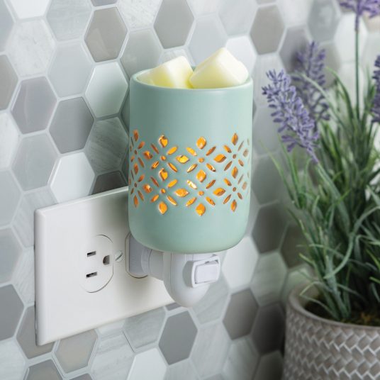 Soft Mint Pluggable Fragrance Warmer - Wicks Or Wax (WOW)Soft Mint Pluggable Fragrance Warmer